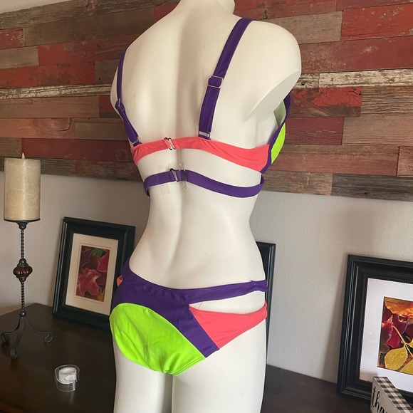 Two piece swim suit - Picture 4 of 9